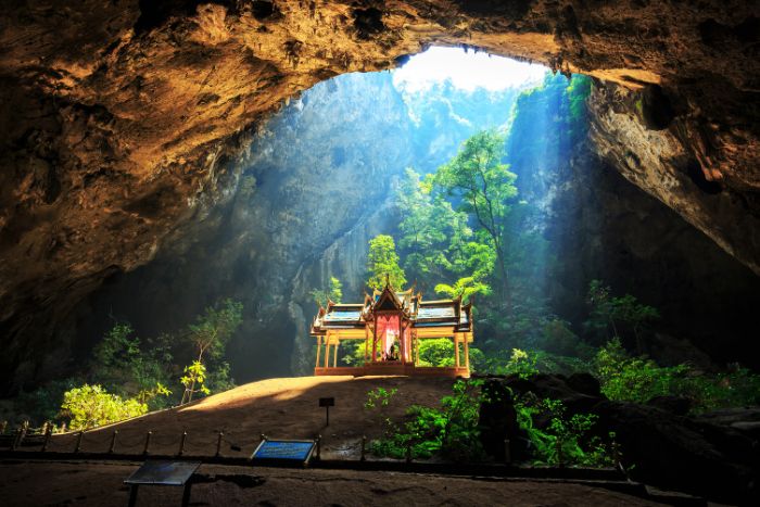 SAM ROI YOT CAVE
